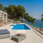 Absolute * Omiš